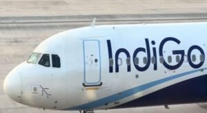 इंडिगो विमान की विंडशील्ड में आई दरार, बड़ा हादसा टला, सभी यात्री सुरक्षित