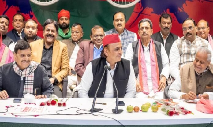 Akhilesh-Yadav-Baati-Chokha-Party.jpg